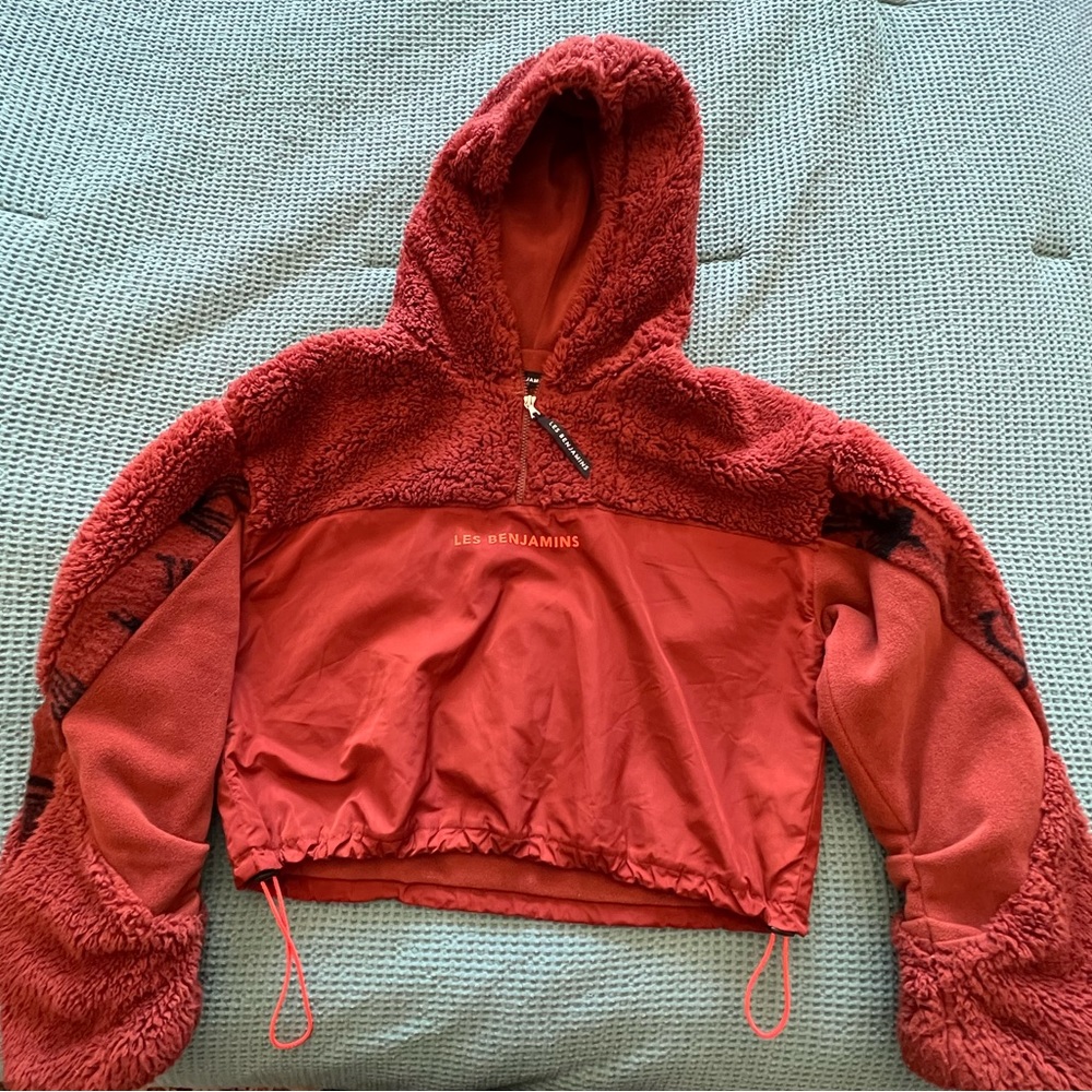 Les Benjamins Hoodie pull over Red Grape